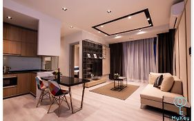 Expressionz Professional Suites By Mykey